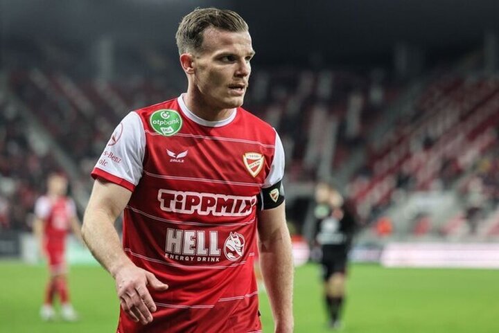 زمان رونمایی پرسپولیس از مدافع مجارستانی / فرزین معامله‌گری با قرمزها به توافق رسید