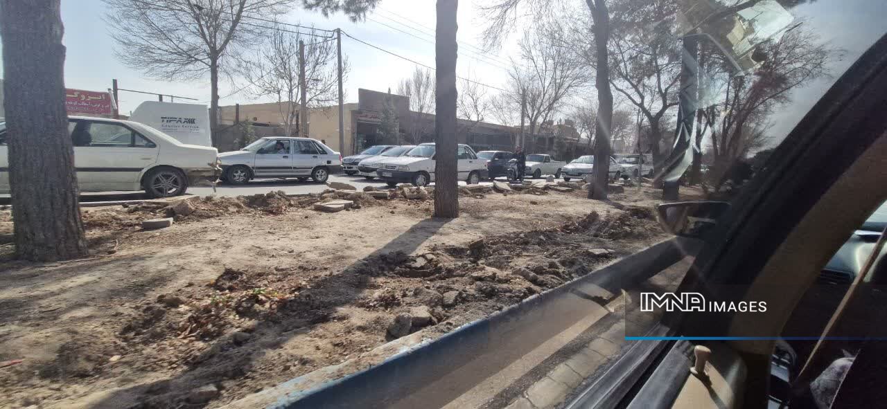 بازدید میدانی مدیر منطقه ۱۴ اصفهان از معابر اصلی برای بررسی آمادگی استقبال از نوروز