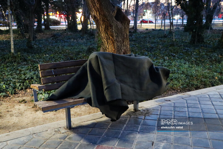 «نیمکت» آغاز یک روایت؛ گزارش میدانی از فرایند ساماندهی کارتن‌خواب‌ها در اصفهان