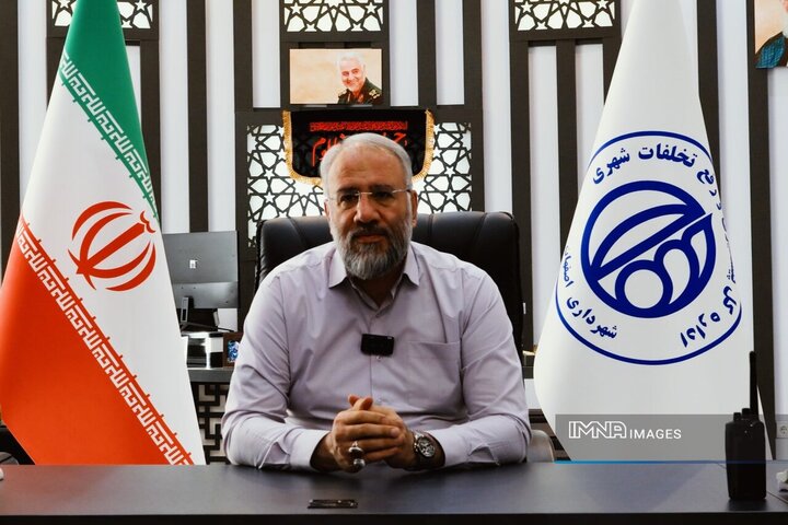 صدور ۲۹۷۷۰ تذکر و ۱۰۲۸۸ اخطار برای رفع سد معبر در اصفهان طی ۱۰ ماه