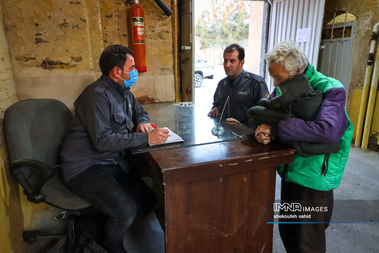 «نیمکت» آغاز یک روایت؛ گزارش میدانی از فرایند ساماندهی کارتنخوابها در اصفهان