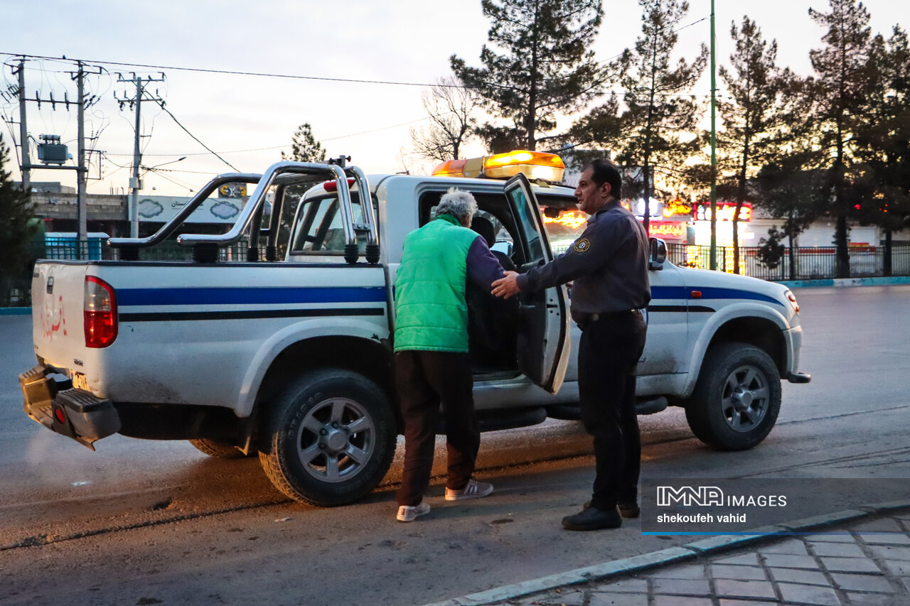 «نیمکت» آغاز یک روایت؛ گزارش میدانی از فرایند ساماندهی کارتن‌خواب‌ها در اصفهان