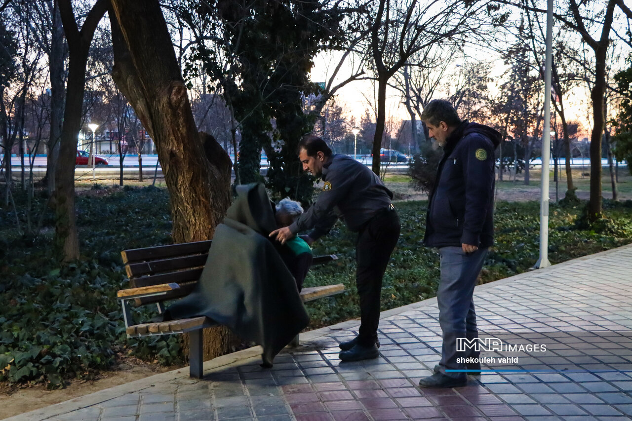 «نیمکت» آغاز یک روایت؛ گزارش میدانی از فرایند ساماندهی کارتن‌خواب‌ها در اصفهان