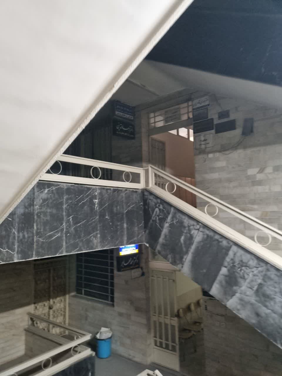 ساختمان ۴ طبقه پزشکان در آمادگاه اصفهان طعمه حریق شد/ ۲۰۰ نفر نجات یافتند + فیلم و تصاویر 1 ساختمان ۴ طبقه پزشکان در آمادگاه طعمه حریق شد / ۲۰۰ نفر نجات یافتند