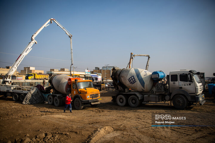 بتن‌ریزی پل پایانی بزرگراه شهید آیت‌الله رئیسی آغاز شد؛ بهره‌برداری تا پایان سال