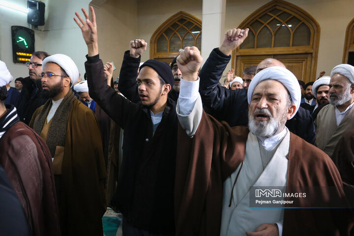 خروش حوزویان اصفهان در محکومیت اهانت به قرآن، مقدسات اسلامی و مقام معظم رهبری