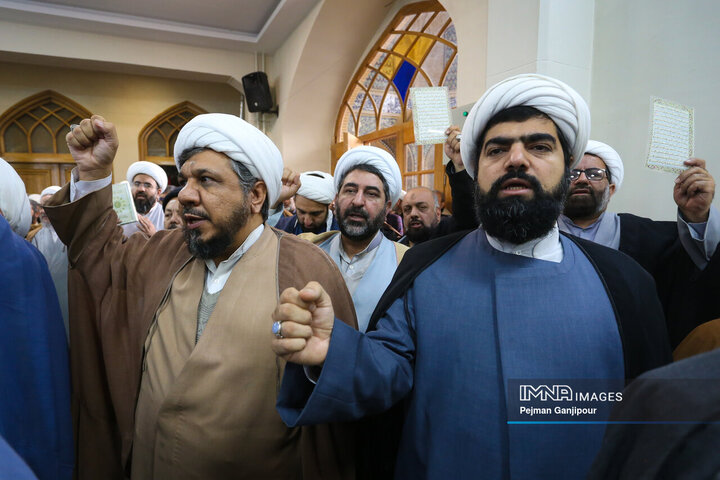 خروش حوزویان اصفهان در محکومیت اهانت به قرآن، مقدسات اسلامی و مقام معظم رهبری