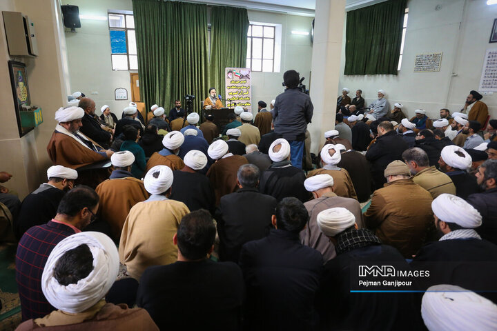 خروش حوزویان اصفهان در محکومیت اهانت به قرآن، مقدسات اسلامی و مقام معظم رهبری