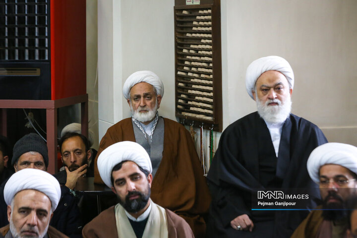 خروش حوزویان اصفهان در محکومیت اهانت به قرآن، مقدسات اسلامی و مقام معظم رهبری