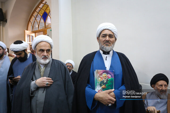 خروش حوزویان اصفهان در محکومیت اهانت به قرآن، مقدسات اسلامی و مقام معظم رهبری