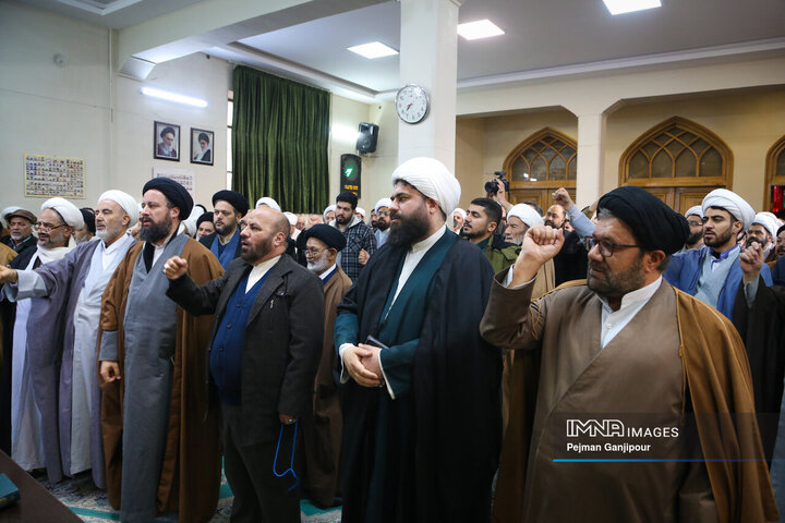 خروش حوزویان اصفهان در محکومیت اهانت به قرآن، مقدسات اسلامی و مقام معظم رهبری