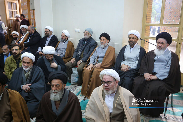 خروش حوزویان اصفهان در محکومیت اهانت به قرآن، مقدسات اسلامی و مقام معظم رهبری