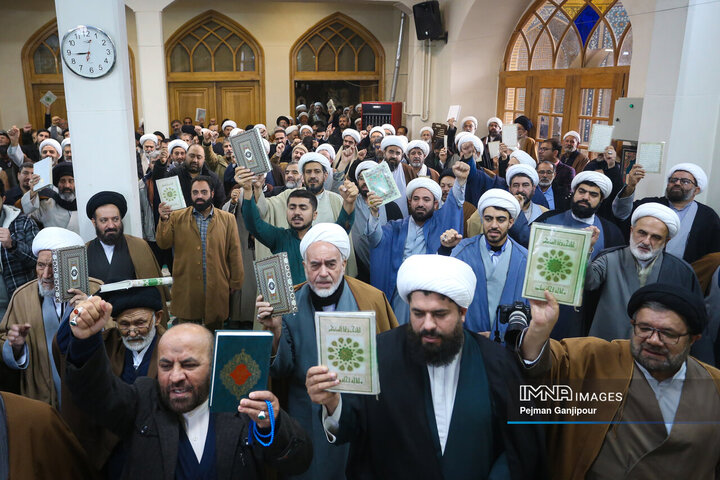 خروش حوزویان اصفهان در محکومیت اهانت به قرآن، مقدسات اسلامی و مقام معظم رهبری