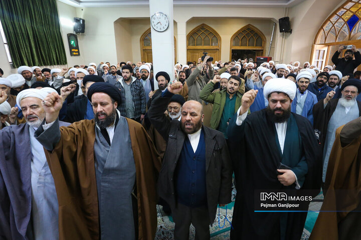 خروش حوزویان اصفهان در محکومیت اهانت به قرآن، مقدسات اسلامی و مقام معظم رهبری