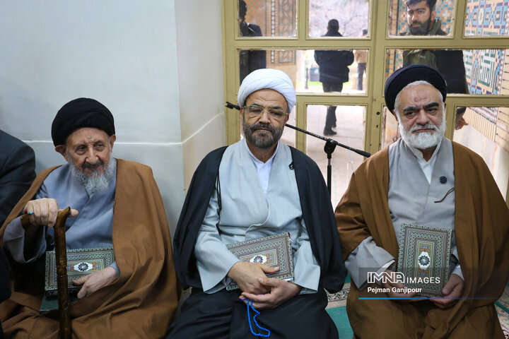 خروش حوزویان اصفهان در محکومیت اهانت به قرآن، مقدسات اسلامی و مقام معظم رهبری