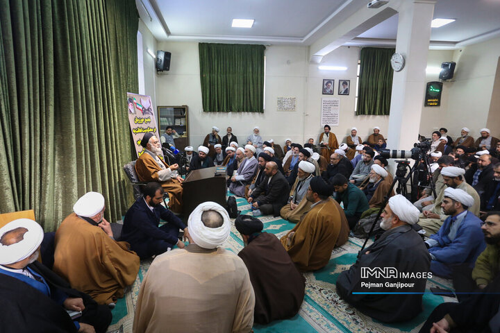 خروش حوزویان اصفهان در محکومیت اهانت به قرآن، مقدسات اسلامی و مقام معظم رهبری