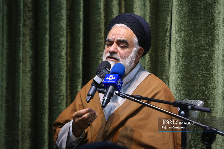 خروش حوزویان اصفهان در محکومیت اهانت به قرآن، مقدسات اسلامی و مقام معظم رهبری