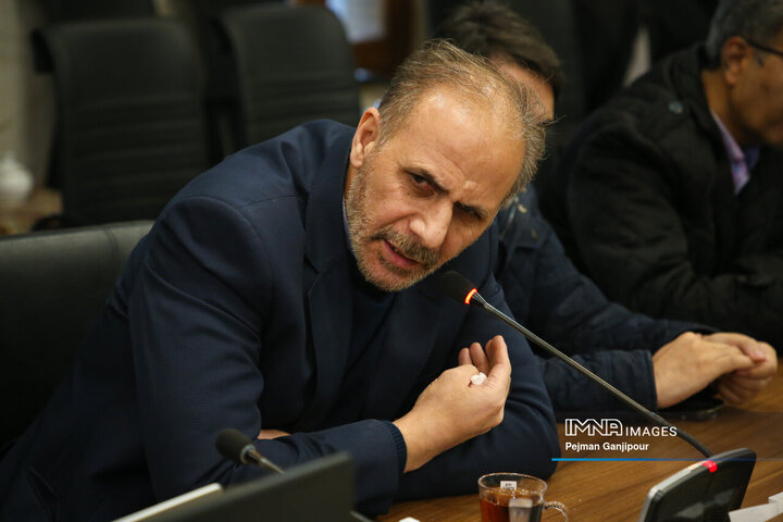 میز هوش مصنوعی استان اصفهان