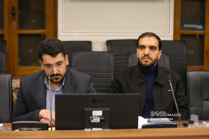 میز هوش مصنوعی استان اصفهان