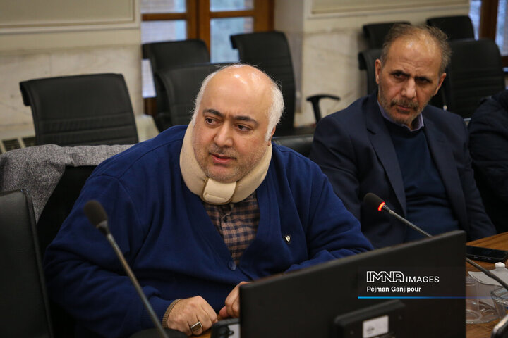 میز هوش مصنوعی استان اصفهان