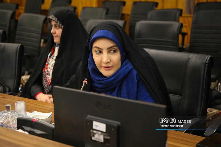 میز هوش مصنوعی استان اصفهان