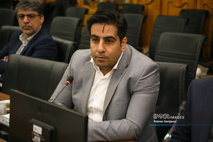 میز هوش مصنوعی استان اصفهان