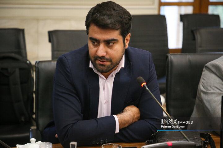 میز هوش مصنوعی استان اصفهان