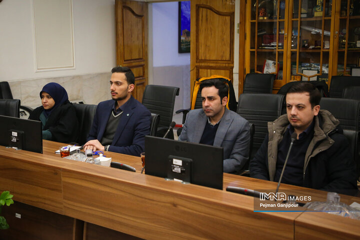 میز هوش مصنوعی استان اصفهان