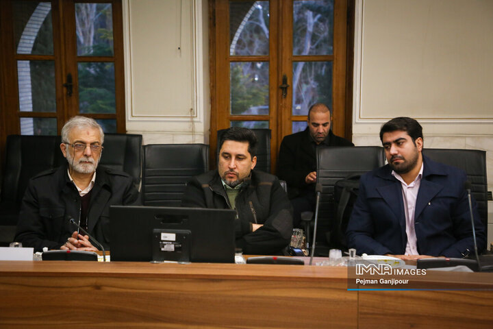 میز هوش مصنوعی استان اصفهان