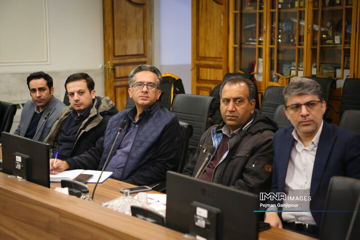 میز هوش مصنوعی استان اصفهان