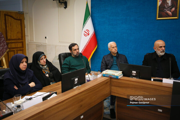 میز هوش مصنوعی استان اصفهان