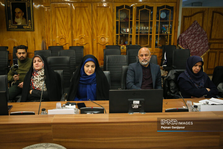 میز هوش مصنوعی استان اصفهان