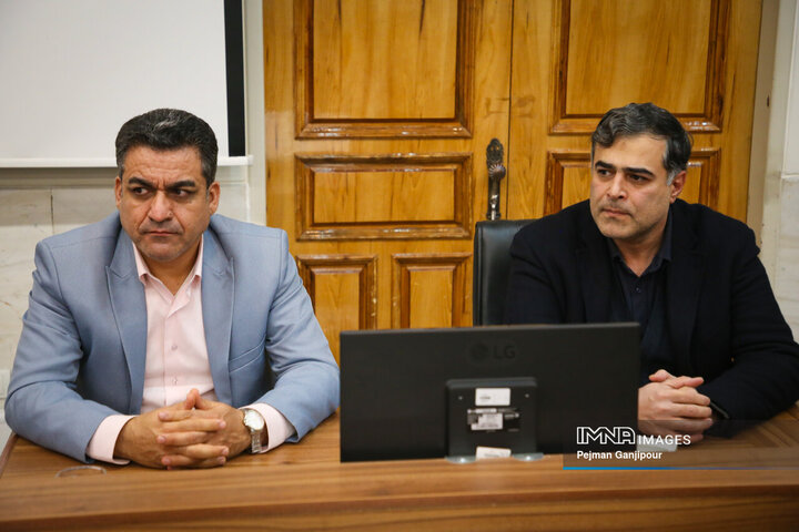 میز هوش مصنوعی استان اصفهان