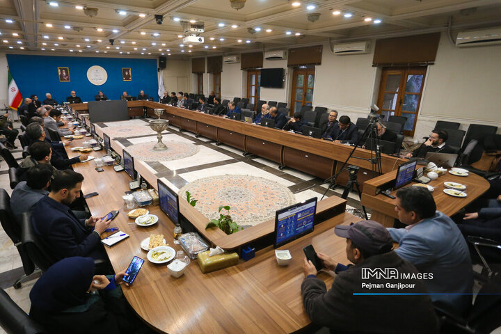 میز هوش مصنوعی استان اصفهان