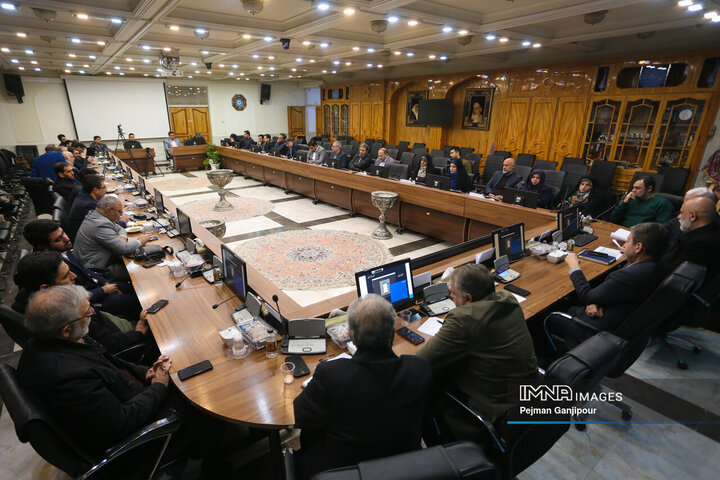 میز هوش مصنوعی استان اصفهان