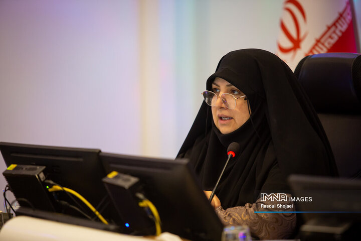 فرزانه کلاهدوزان، رئیس کمیسیون خانواده شورای شهر اصفهان