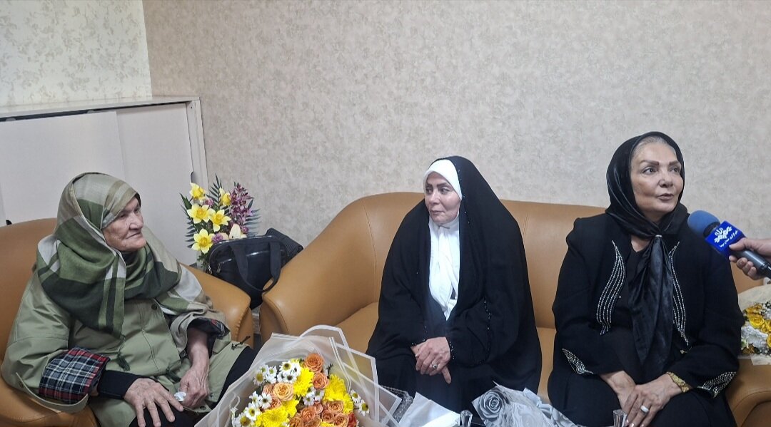 ۵۰ سال فراق؛ مادر و دخترانی که سرانجام به هم رسیدند