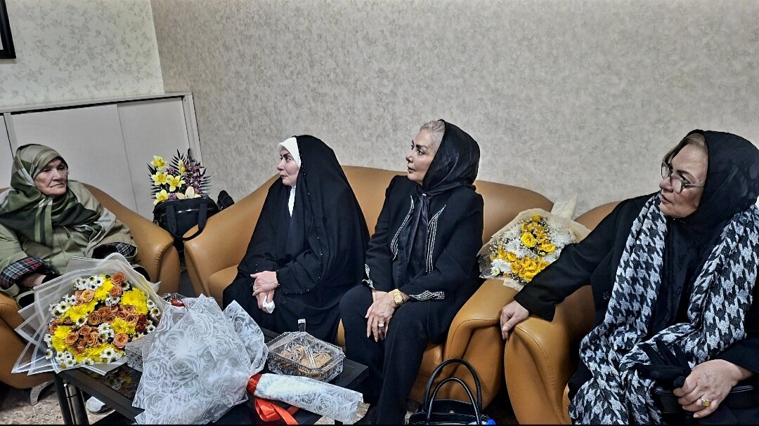 ۵۰ سال فراق؛ مادر و دخترانی که سرانجام به هم رسیدند