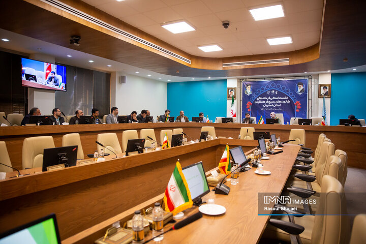 انقلاب باید جوانی بسازد که در برابر هجمه‌ها بایستد