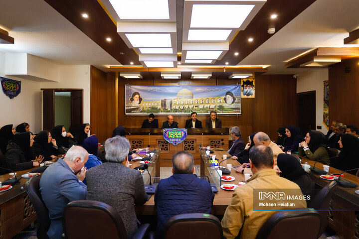 نشست هم‌‌اندیشی اصحاب رسانه اصفهان با مدیرکل ارتباطات و امور بین‌الملل شهرداری