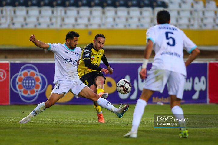 دیدار سپاهان گلگهر سیرجان