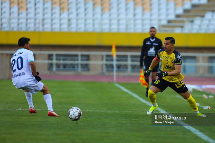 دیدار سپاهان گلگهر سیرجان