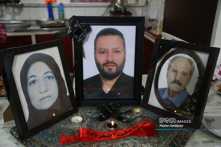 دیدار جمعی از مدیران شهری با خانواده شهید مدافع امنیت «امیر باقری»