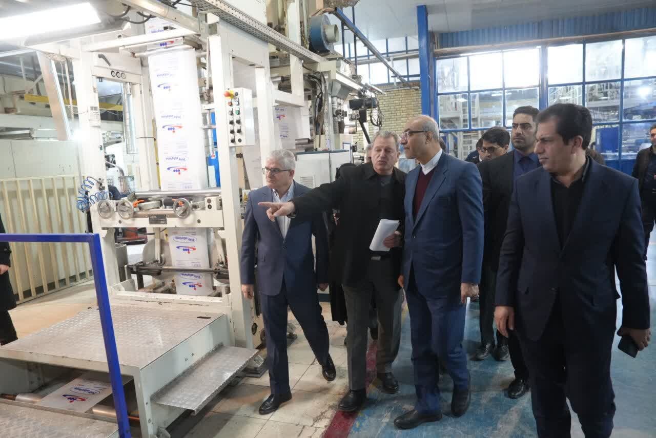 حمایت از واحدهای تولیدی و تسهیل در رفع مشکلات تولیدی اولویت است