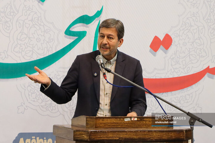 میز خدمت بررسی مشکلات شهروندان منطقه ۸ شهرداری اصفهان