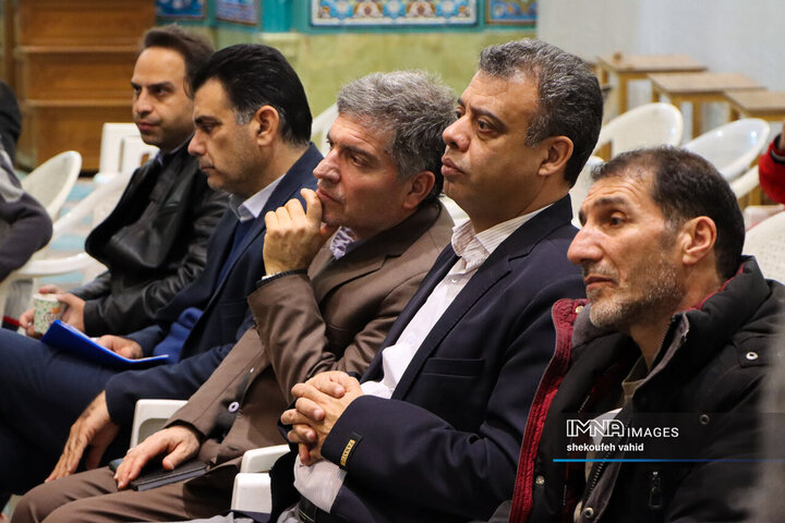 میز خدمت بررسی مشکلات شهروندان منطقه ۸ شهرداری اصفهان