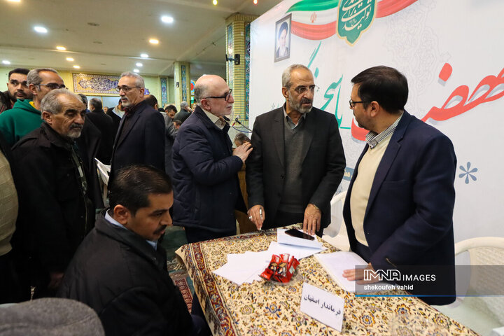 میز خدمت بررسی مشکلات شهروندان منطقه ۸ شهرداری اصفهان