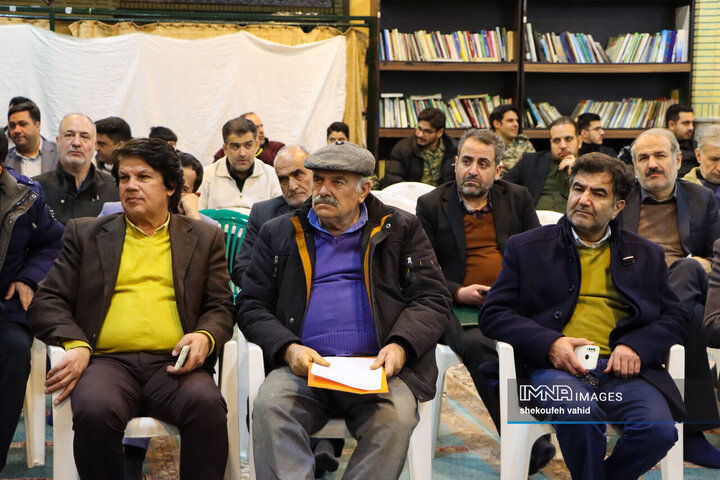 میز خدمت بررسی مشکلات شهروندان منطقه ۸ شهرداری اصفهان