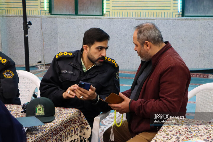 میز خدمت بررسی مشکلات شهروندان منطقه ۸ شهرداری اصفهان