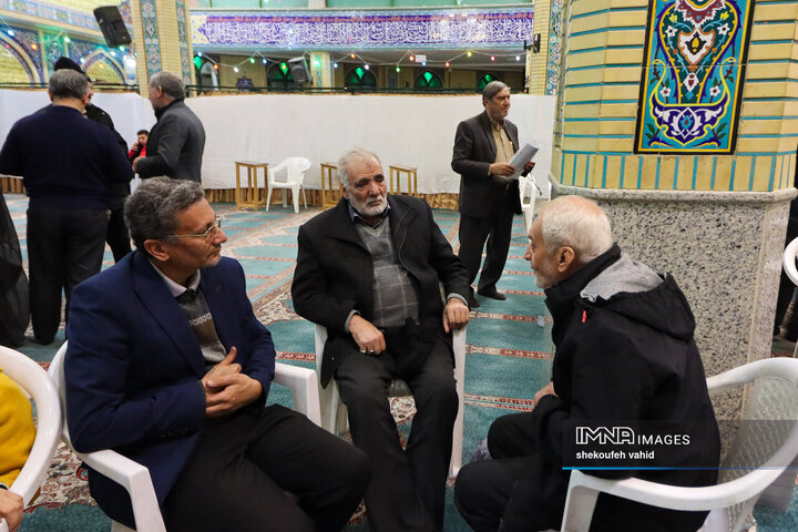 میز خدمت بررسی مشکلات شهروندان منطقه ۸ شهرداری اصفهان